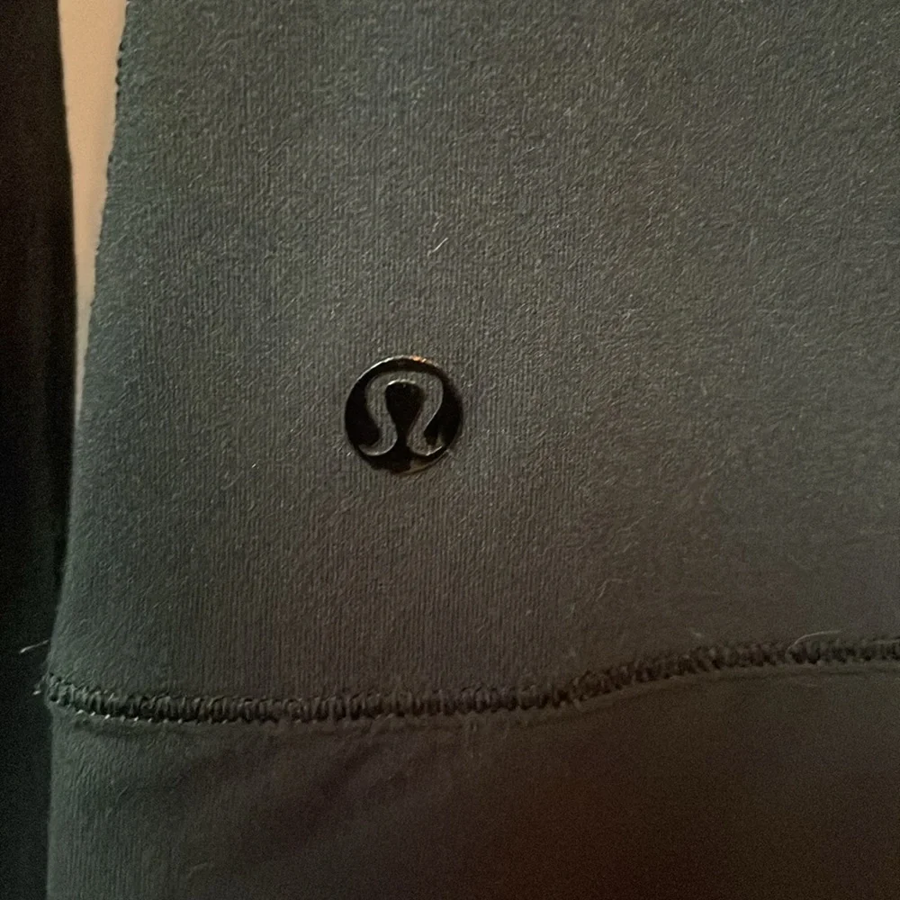 Lululemon Just Breathe Long Sleeve Mesh Top Workout Athletic  Black Size 4.
